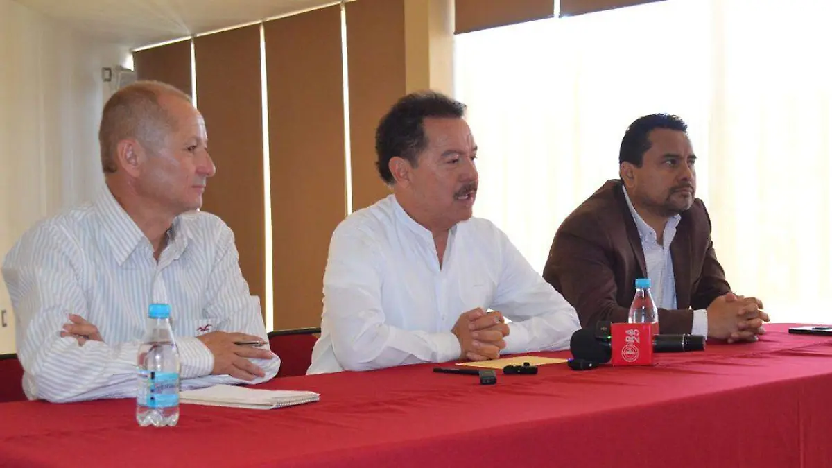 En reunión con empresarios de Tehuacán, el diputado federal Ignacio Mier Velazco confirmó su interés por la candidatura a la gubernatura de Puebla